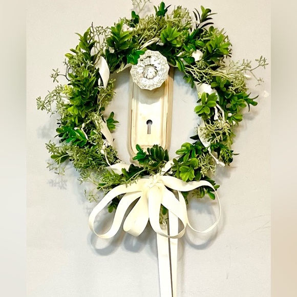 Bridal Halo 10 In W Matching Boutonnière Silk Greenery Pearls Cream Ribbon - Picture 3 of 7